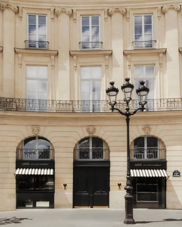 НОВЫЙ ФЛАГМАНСКИЙ БУТИК AMI PARIS: ОКНО В ИСТОРИЮ