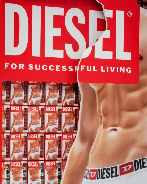 ЧТО ДАРИТЬ МУЖЧИНЕ НА НОВЫЙ ГОД? ГАЙД, ЧАСТЬ 2. DIESEL: ЭНЕРГИЯ БУНТА У ВАС ПОД ЕЛКОЙ.