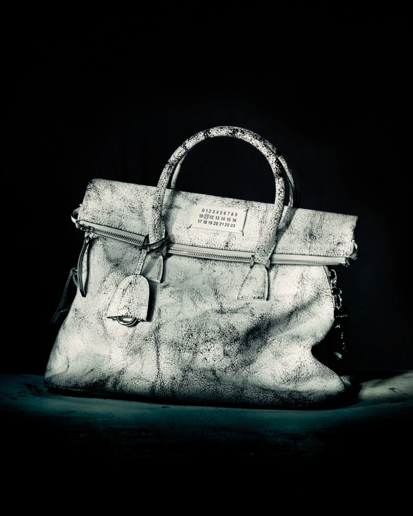 MAISON MARGIELA 5AC «LOVED TO DEATH» MEDIUM: ИСТОРИЯ, СОЗДАННАЯ ВРУЧНУЮ