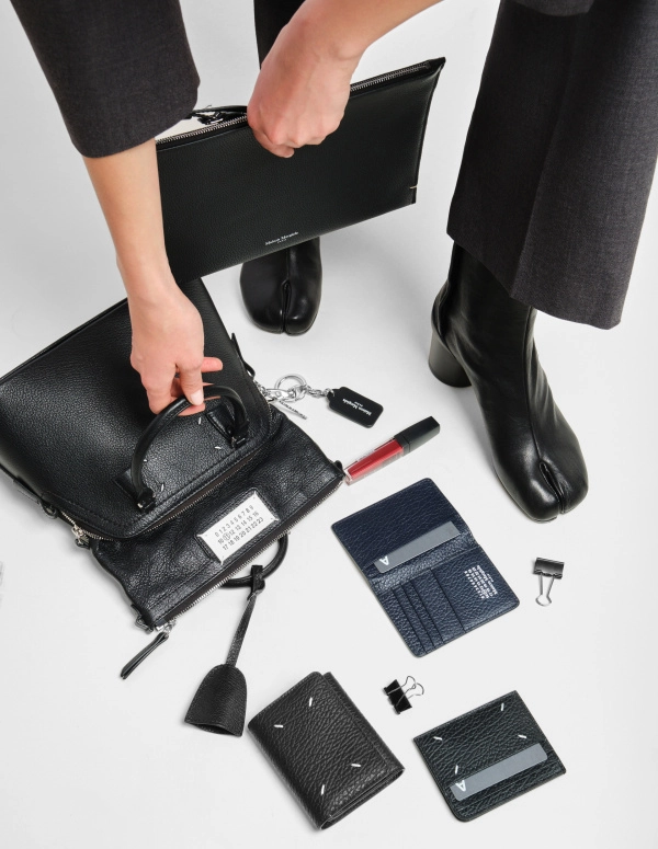 SMALL LEATHER GOODS: ЗАЧЕМ ОНИ НУЖНЫ И ПОЧЕМУ СТОЯТ СВОИХ ДЕНЕГ