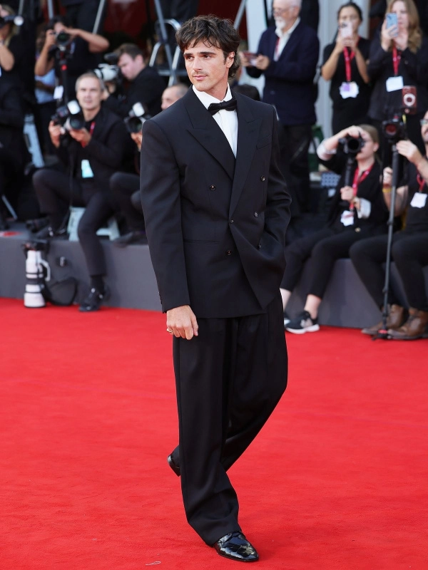 СТИЛЬ ДЖЕЙКОБА ЭЛОРДИ ИЛИ КАК ОДЕТЬСЯ МОДНО, ЕСЛИ ВАШ РОСТ - 190 СМ?