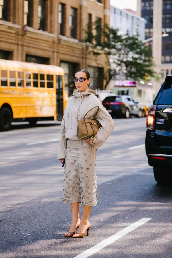  SS26: ГАЙД ПО ГЛАВНЫМ ТРЕНДАМ СЕЗОНА. ПОВТОРЯЕМ ОБРАЗЫ СТРИТСТАЙЛА