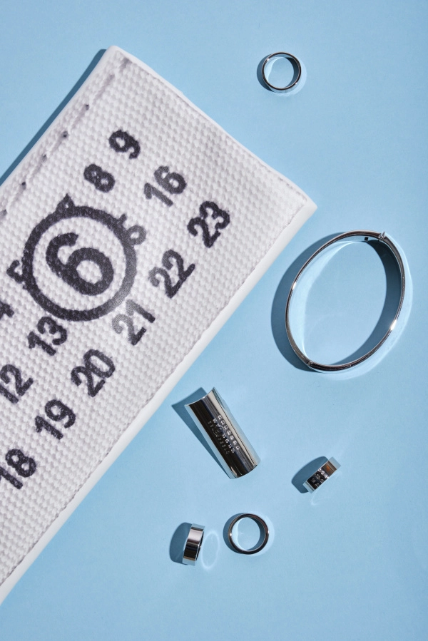 ГАЙД ПО ПОДАРКАМ: КАК ВЫБРАТЬ СОВЕРШЕНСТВО ОТ MM6 MAISON MARGIELA