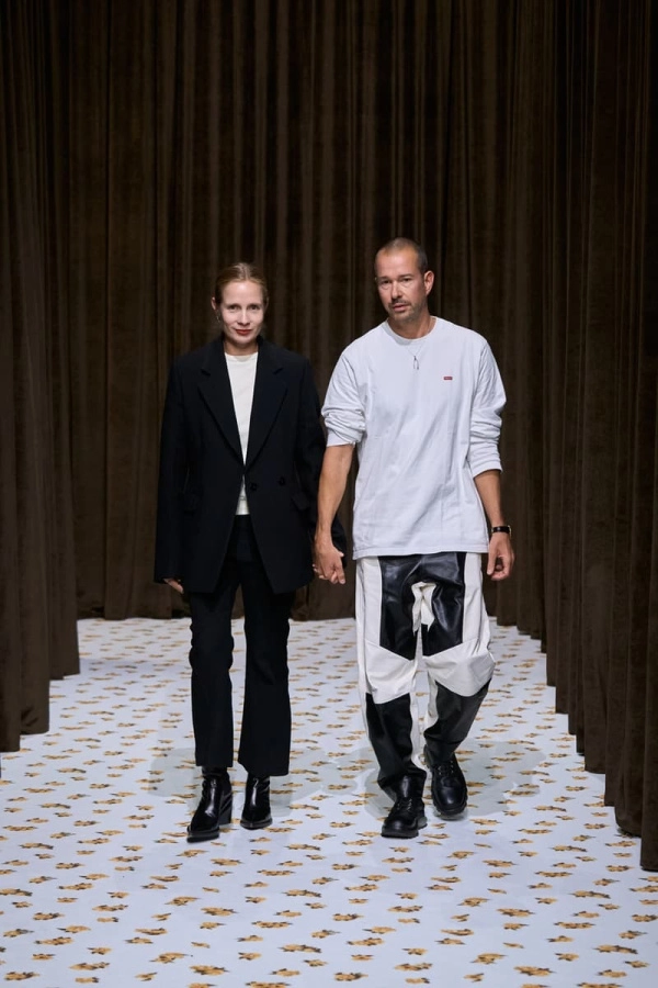 КАК JIL SANDER ПРЕВРАТИЛИ ФОТОГРАФИЮ В МОДУ В КОЛЛЕКЦИИ SS25