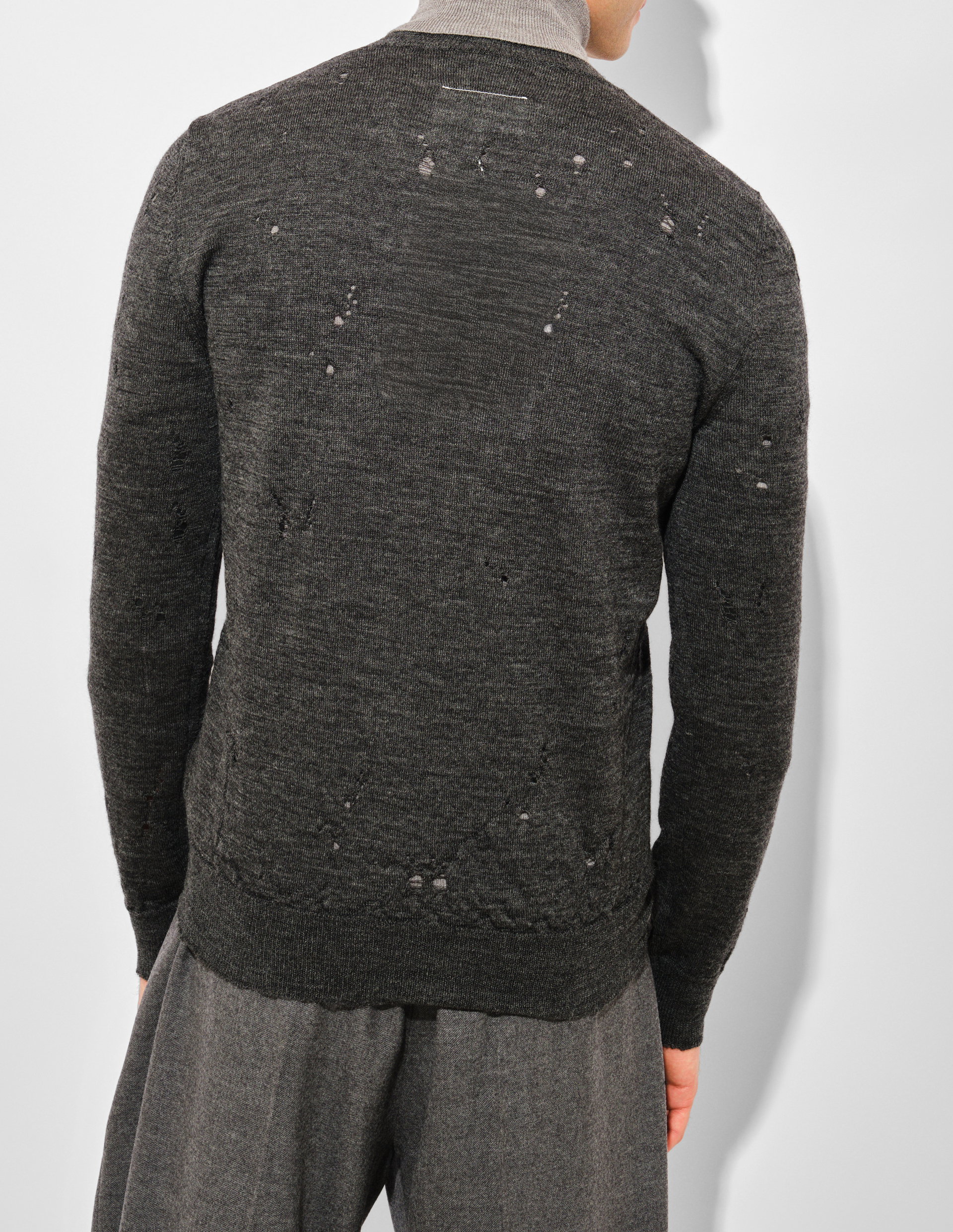 Джемпер из 100% шерсти с цифровым лого и рваным эффектом
Numeric knit MM6 | Фото 3